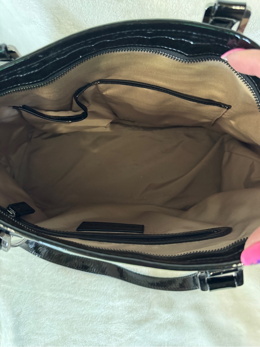 Classic Burberry Super Nova Plaid Tote Bag with Black Patent Trim - Picture 4 of 7
